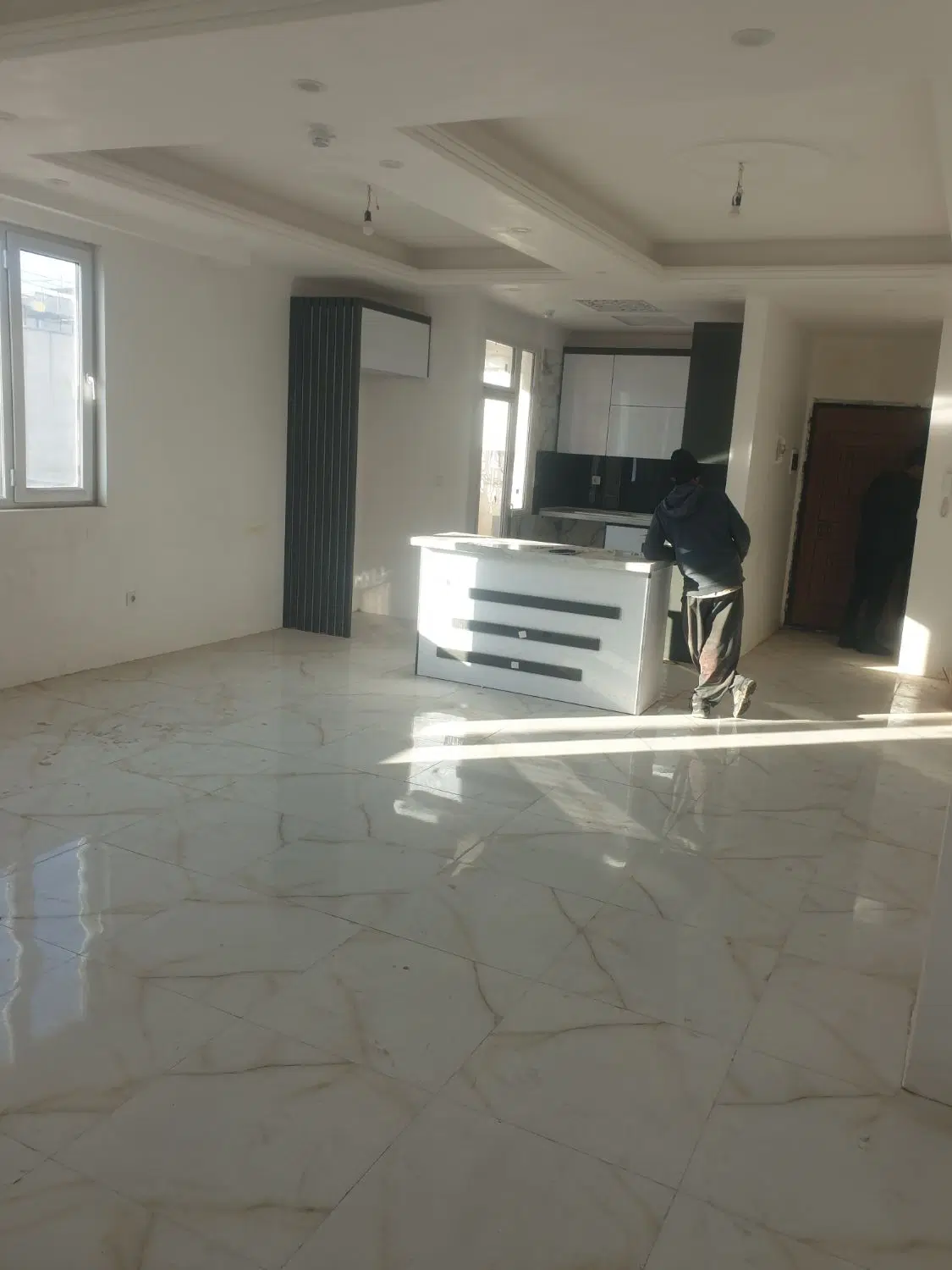 ۸۲ متر_ فول امکانات _ فول دیزاین _ سراتاسر نورگیر