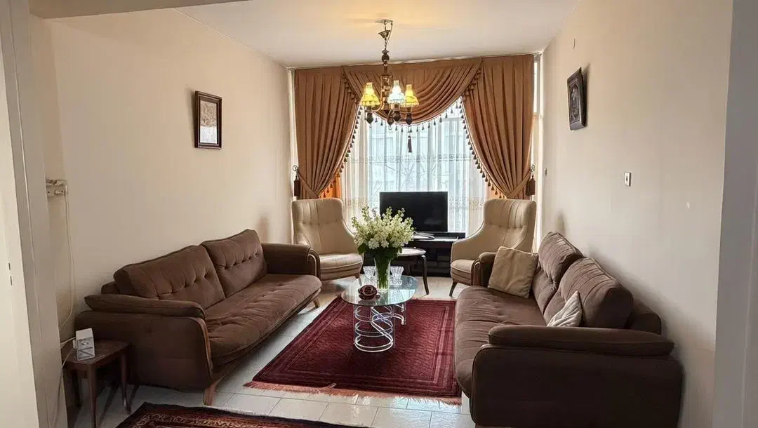 ۷۸ متر_ خوش نقشه_ سالن پرده خور