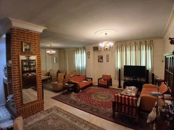 ۹۳متر دوخواب طبقه اول تکواحد  پارکینگ  حیاط خلوت