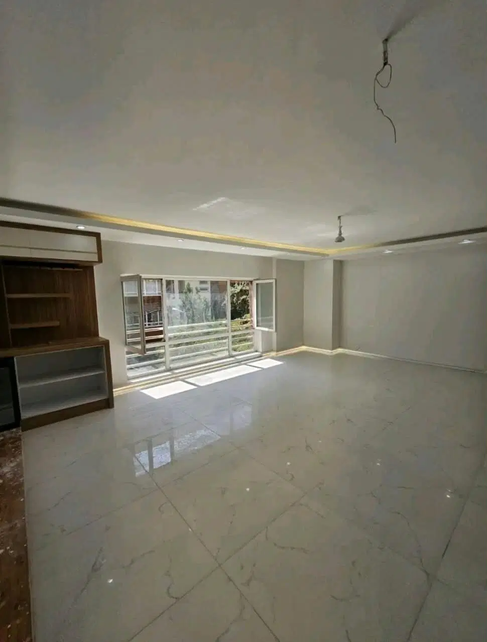 ۲۴۰ متر ۴خواب ۲پارکینگ تک واحدی عظیمیه