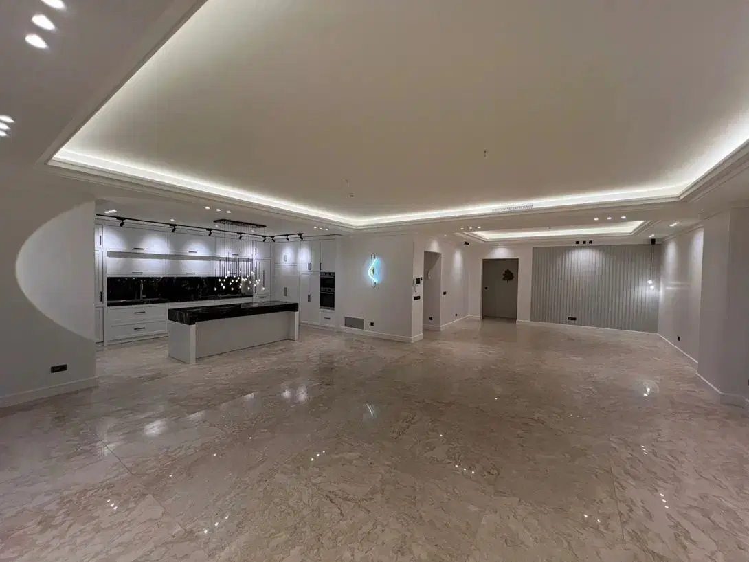 نورگیرودلباز_80متری با طراحی چشمگیر_دلباز_کد121491