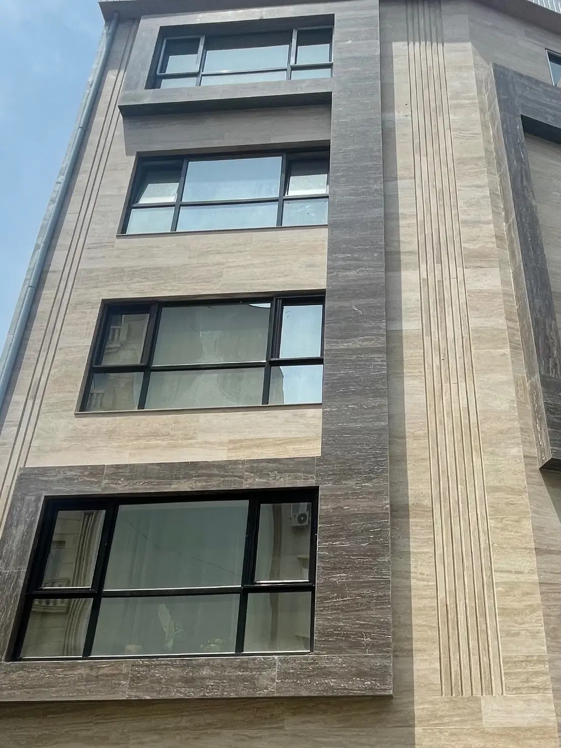 آپارتمان‌ ۱۱۰متری_۲پارکینگه_ساخت۱۴۰۰