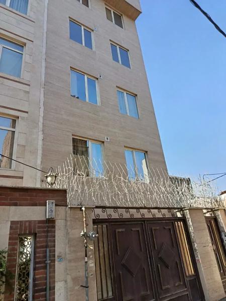 ۴۴ متری ، تخلیه ، با پارکینگ و آسانسور ، سند تکبرگ