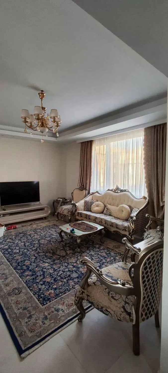 ۹۰ متر_ ۲خواب_ شاهین شمالی_ سالن پرده خور