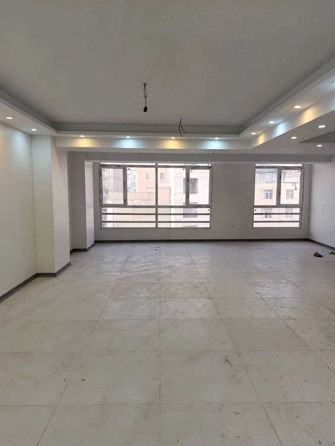 آپارتمان ۱۰۰ متری_نوساز_تک واحدی