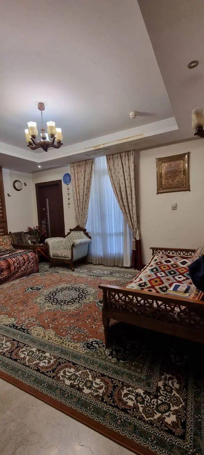 چهارراه فرمانیه_ ۱۷۵ متر ۳ خوابه _ طبقات بالا