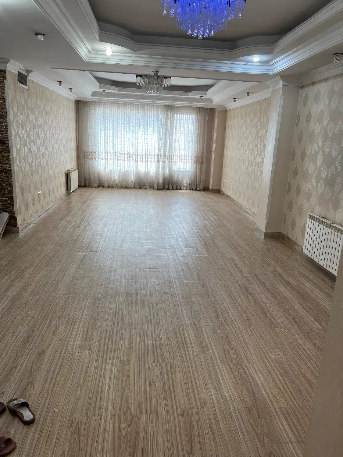 ۱۲۰ متر_۳خواب_ پرده خور_دسترسی پیاده به مترو
