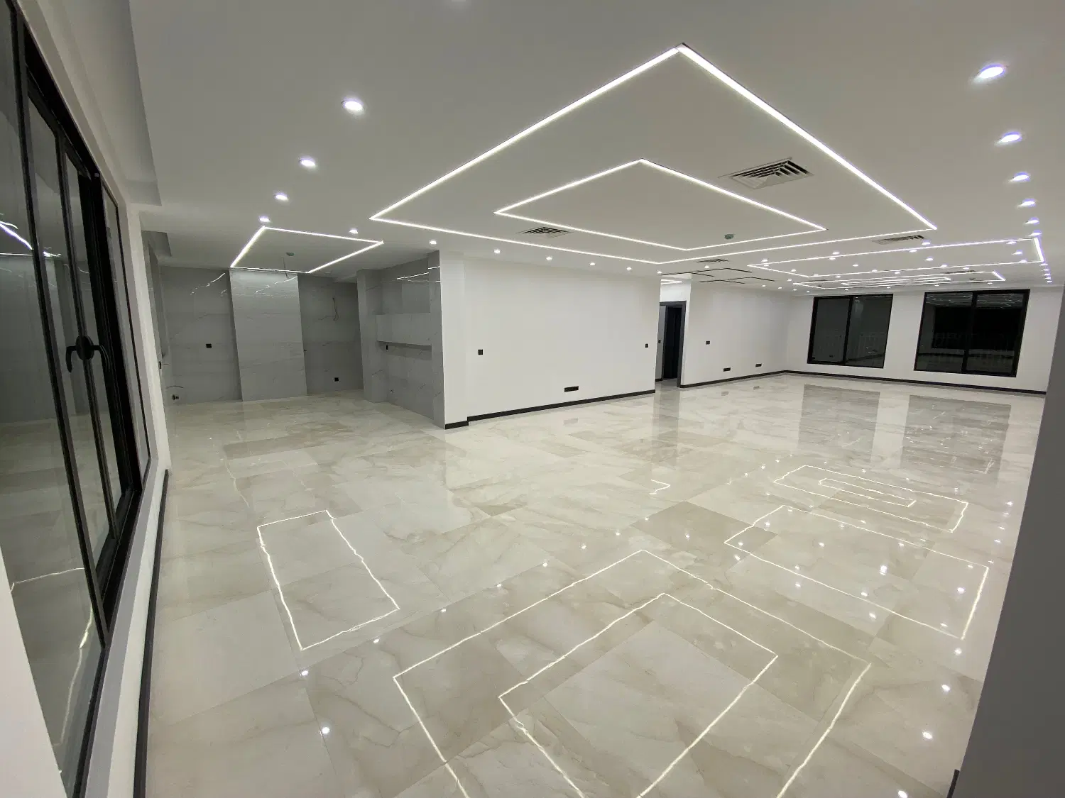 آپارتمان ۲۴۰ متری فول فلامک