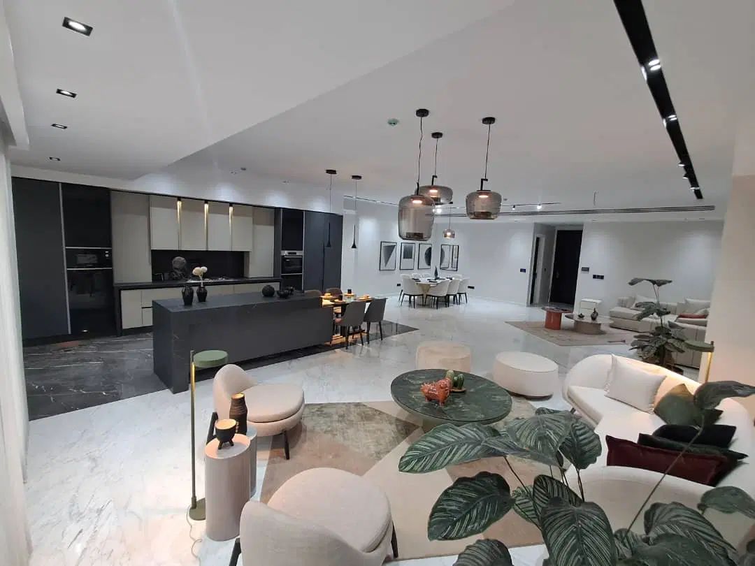 ۲۴۰ متر ثروتی تاپ لوکیشن فرمانیه شرقی_مشاعات فول