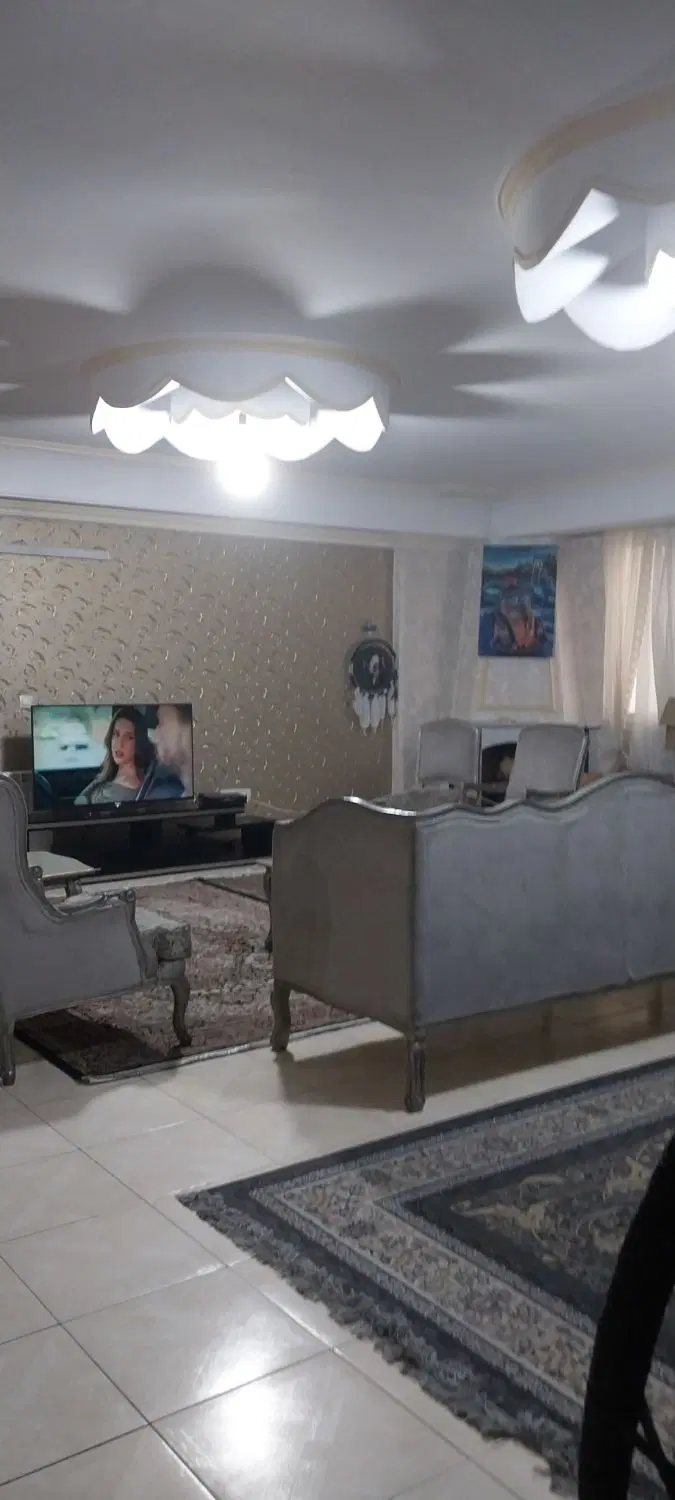 با مدیریت خانم معین. ۱۲۵ متر.رهن و اجاره