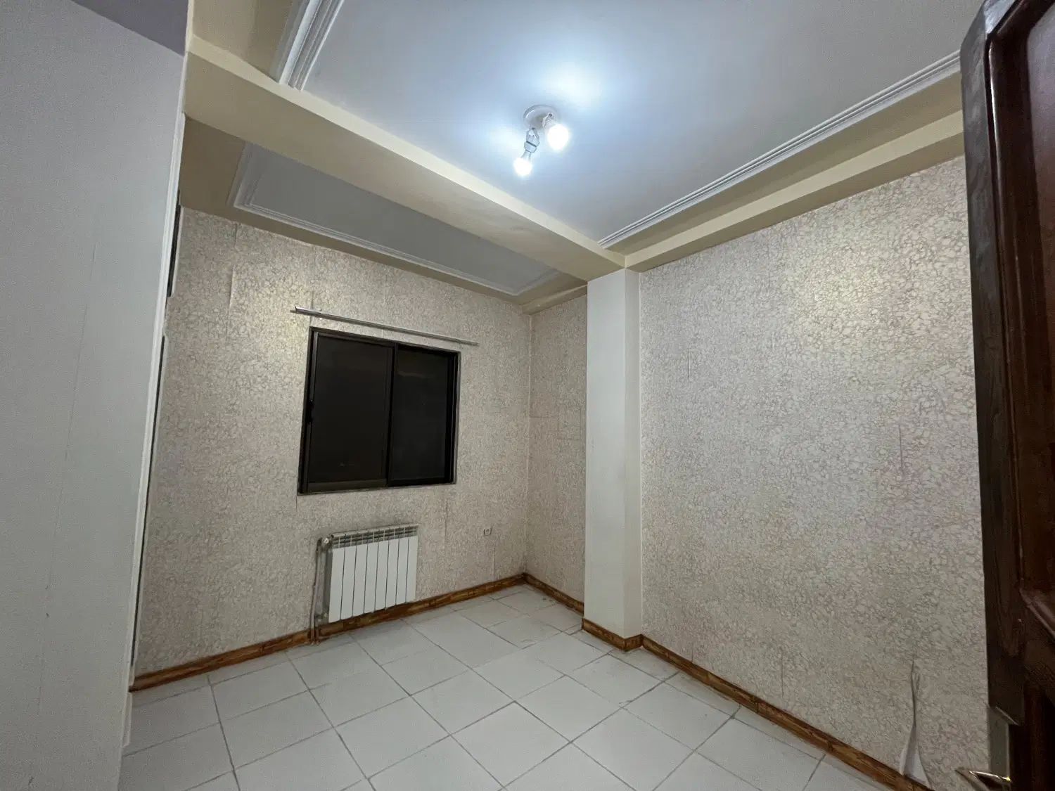 فروش ۹۵ متر _ پارکینگ اختصاصی (وسط خیابان نامجو)