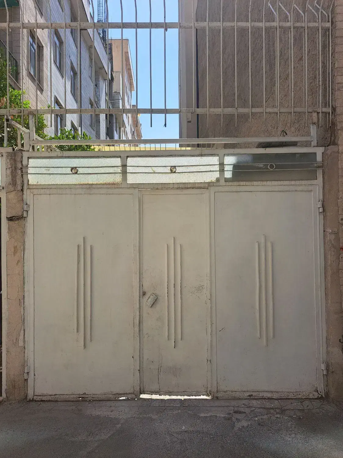 عارف شمالی۵۰متر +۲۵متر حیاط اختصاصی ماشین رو