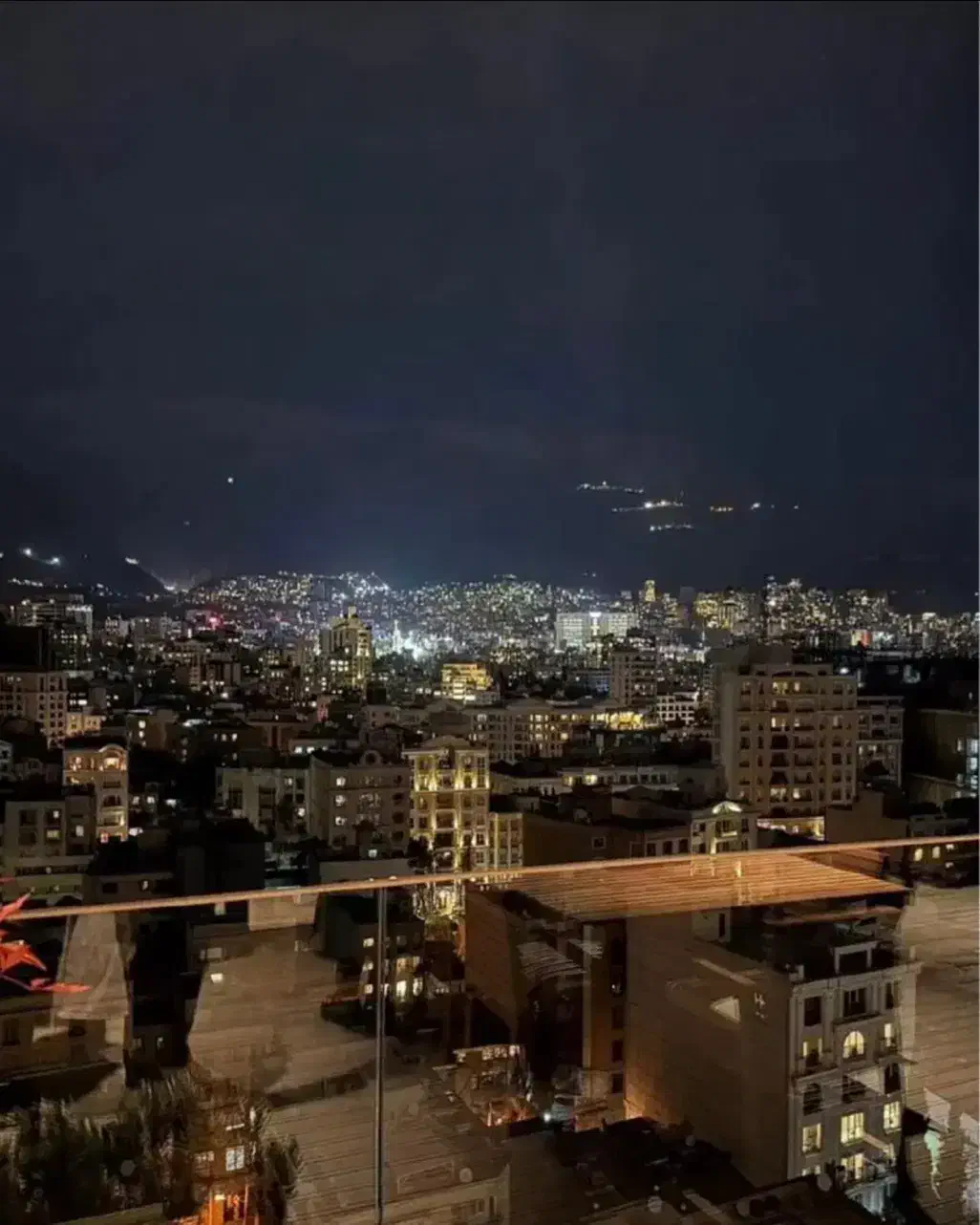 اندرزگو ۲۰۰ متر سه خواب مستر لوکس ترین برج منطقه