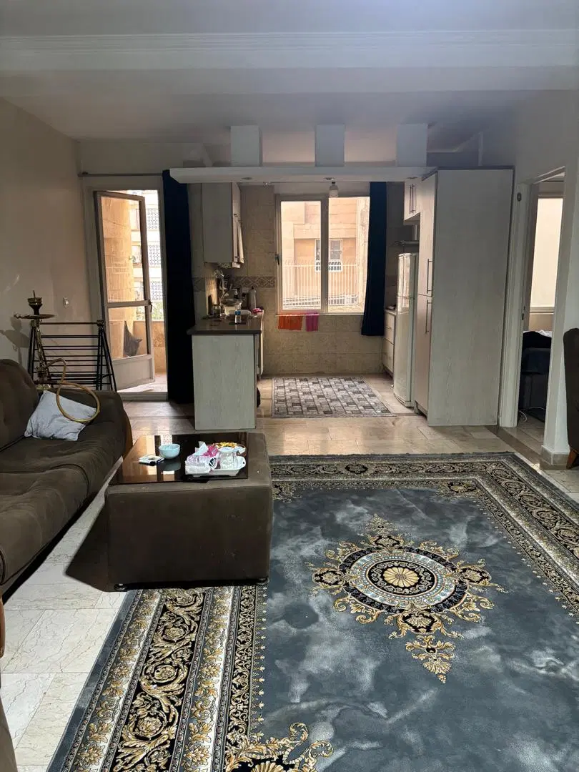 واحد ۶۵ متری . فول امکانات .روبه بیرون
