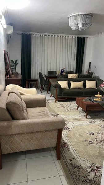 آپارتمان شهرک امام نبش پارک یکم(جنب ارایشگاه)
