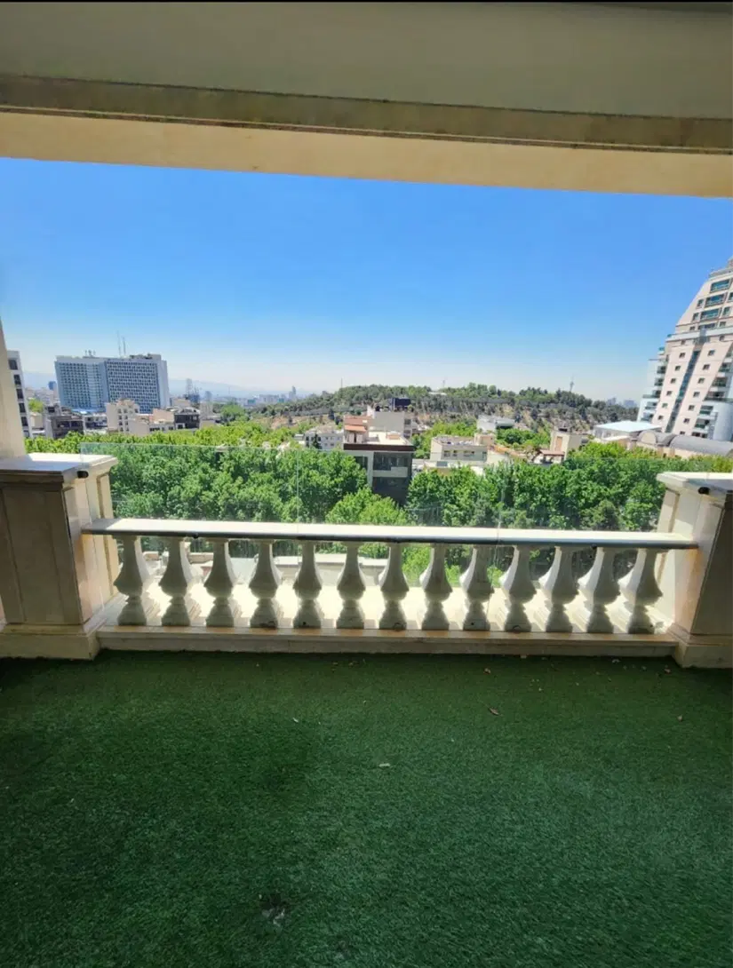 ۲۴۰ متر طبقه ۱۲ برج (دید ابدی شهر و کوه)