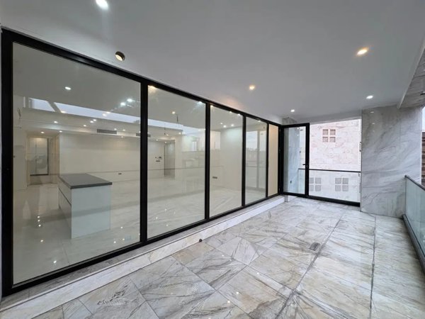 ۲۲۰ متر ۳ خواب + ۱ سوئیت مستر اندرزگو + ۲ پارکینگ