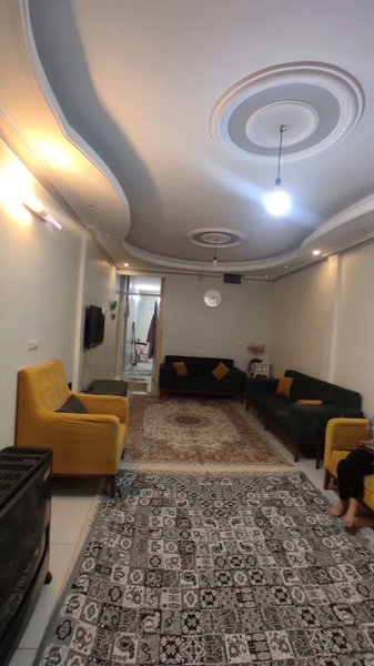 آپارتمان طبقه اول سالن مربع نزدیک پارک