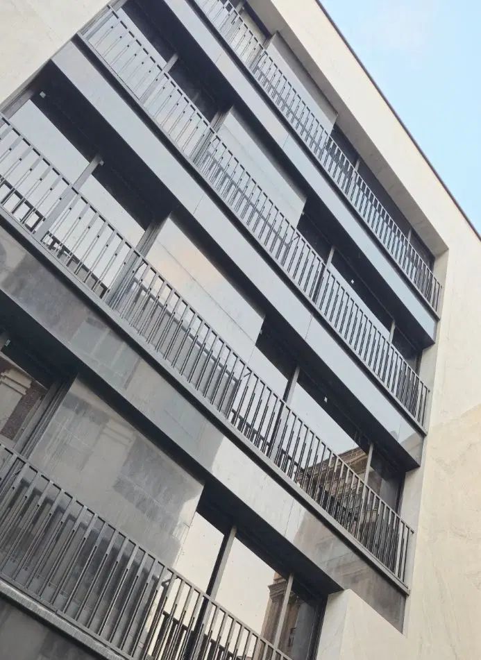 ۱۶۵متر فول فرمانیه کلید نخورده بالکن ۲پارکینگ