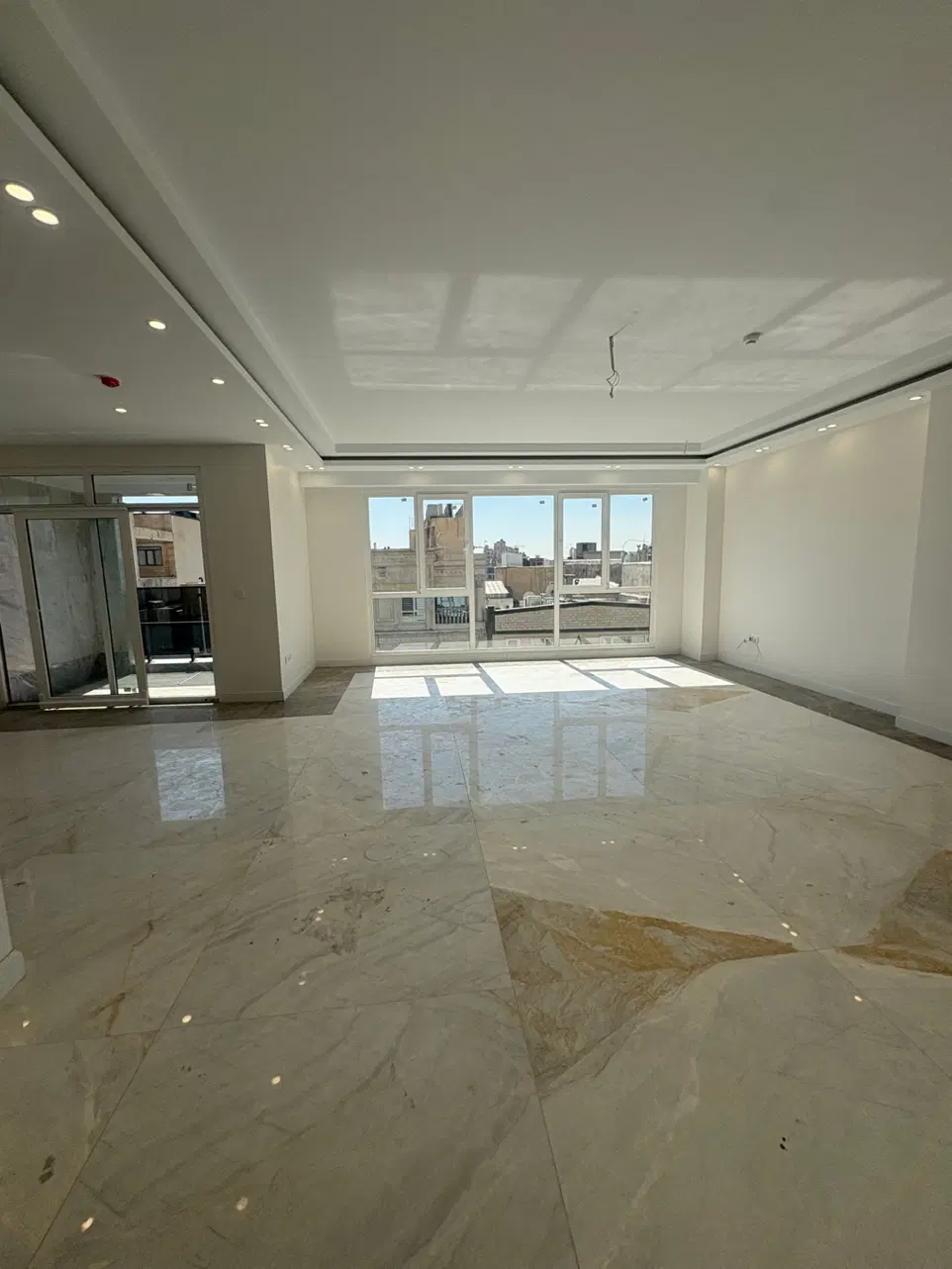 اپارتمان نوساز دیباجی جنوبی ۲۱۰ متر