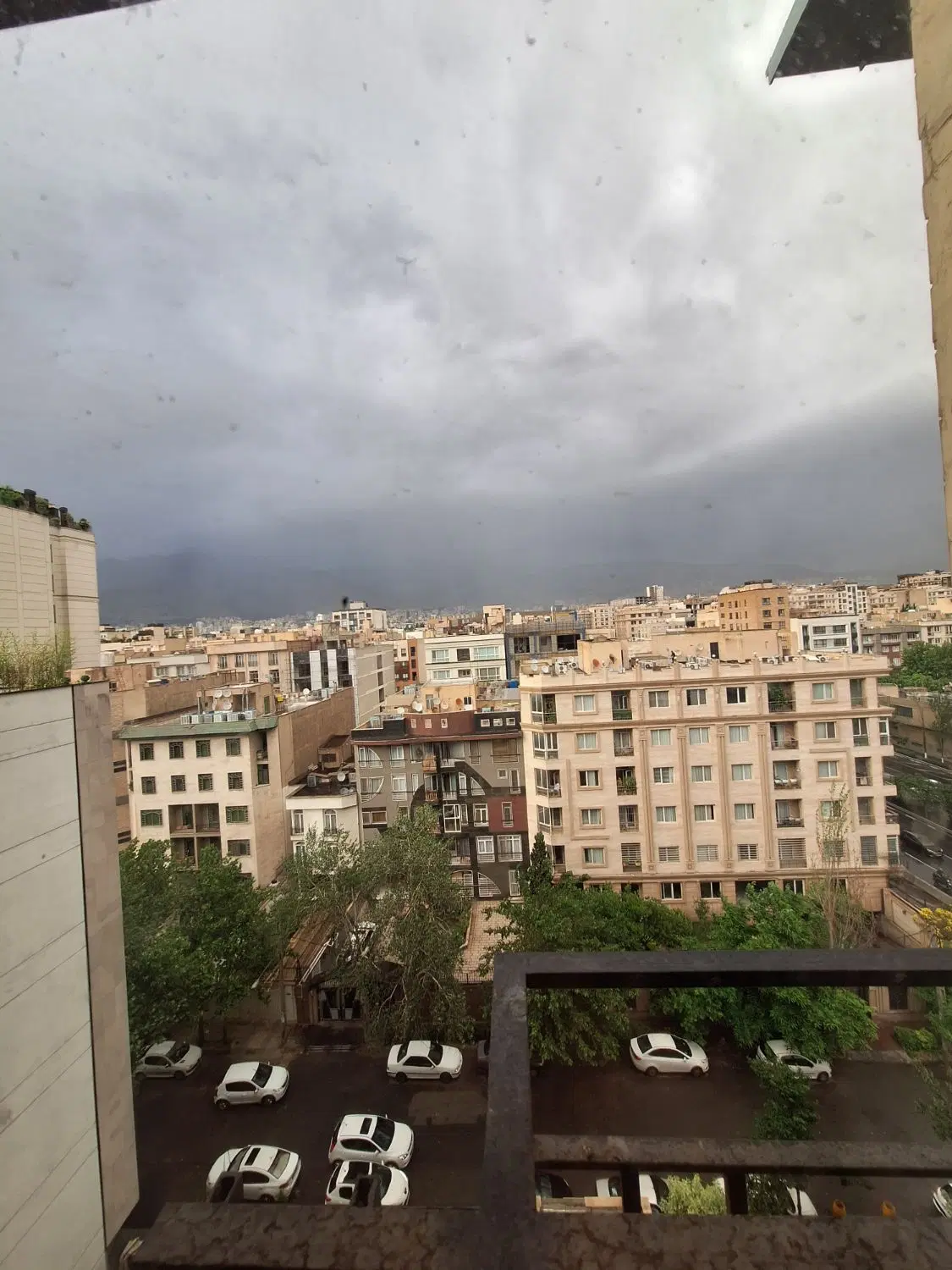 ۱۱۰ متر برج باغ ، ۲ پارکینگ ، پاسداران