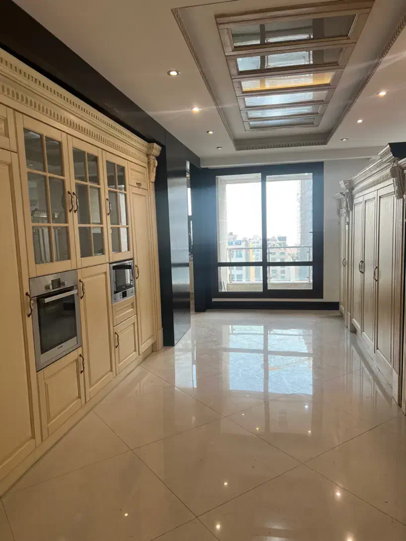 ۲۸۰ متر محمودیه چهار خواب (سه پارکینگ)