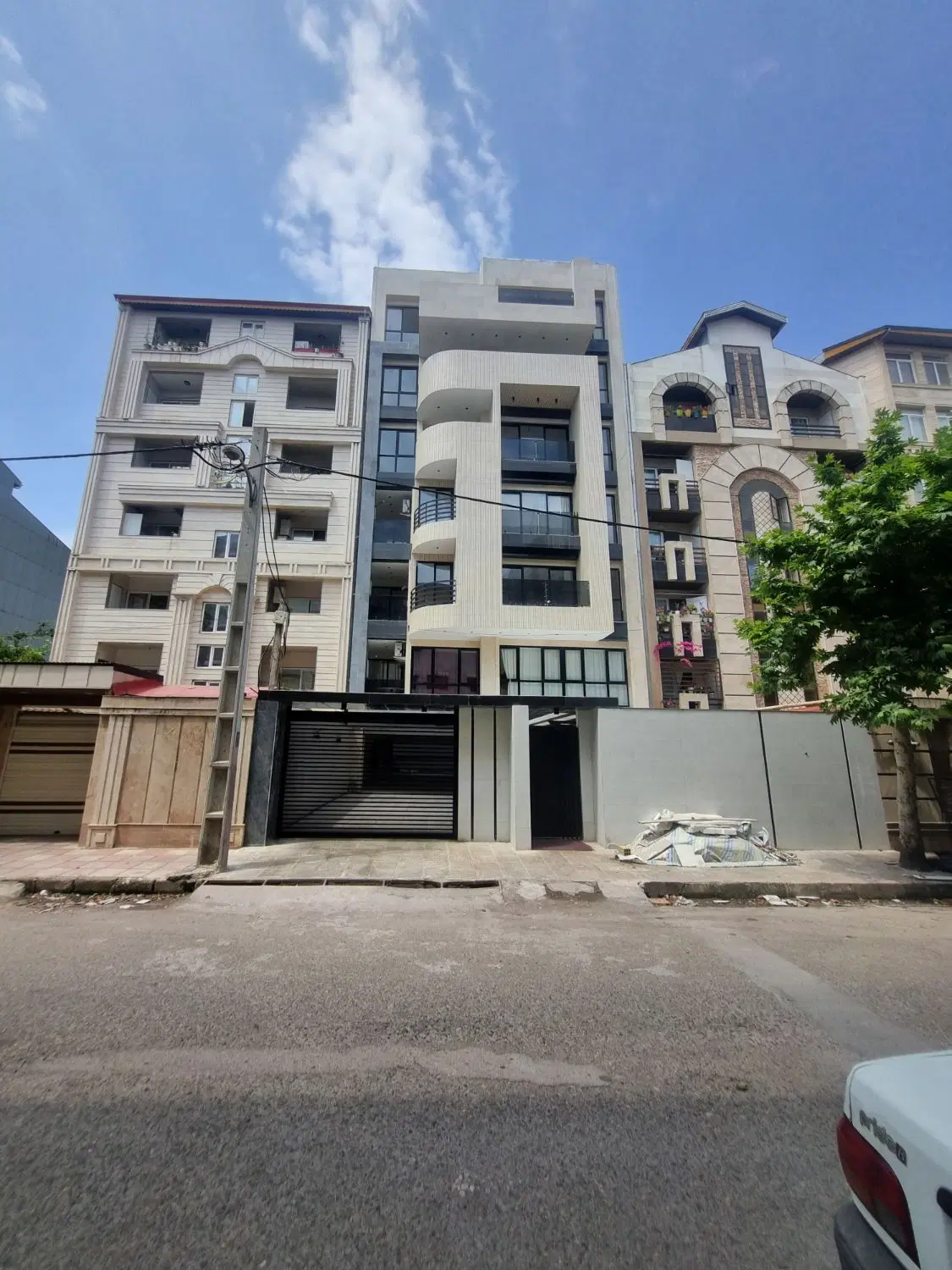(فروش تک واحدی ۲۰۰ متری کوچه موکارلو)