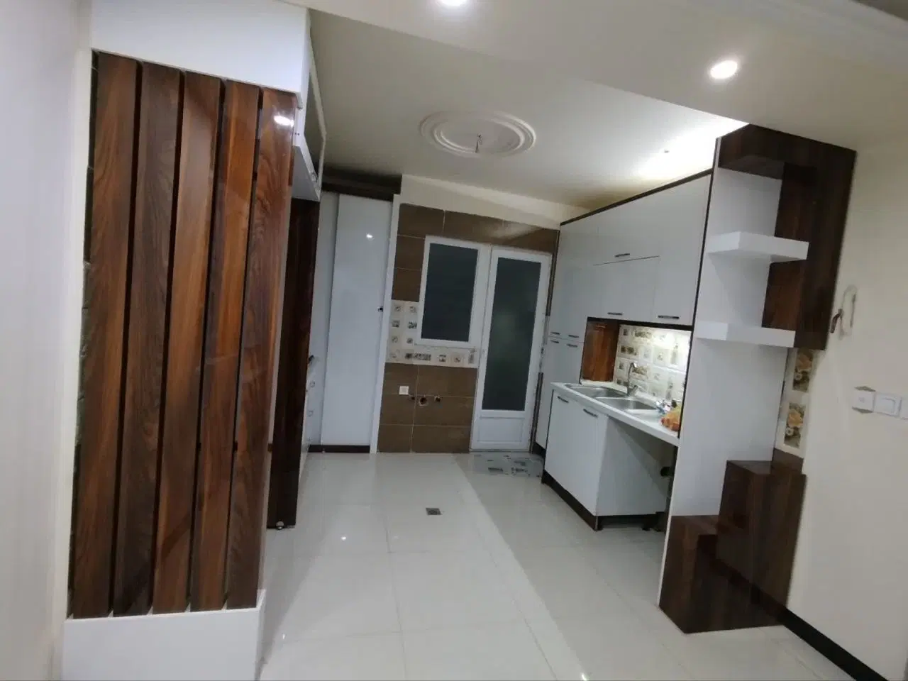 آپارتمان سه بحر  تک واحدی 2خواب باپارکینگ اختصاصی