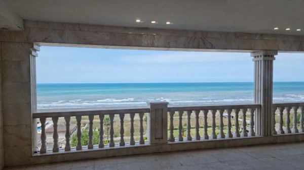 پنت هاوس ۳۳۰ متری بر اصلی پاسداران(Penthouse)