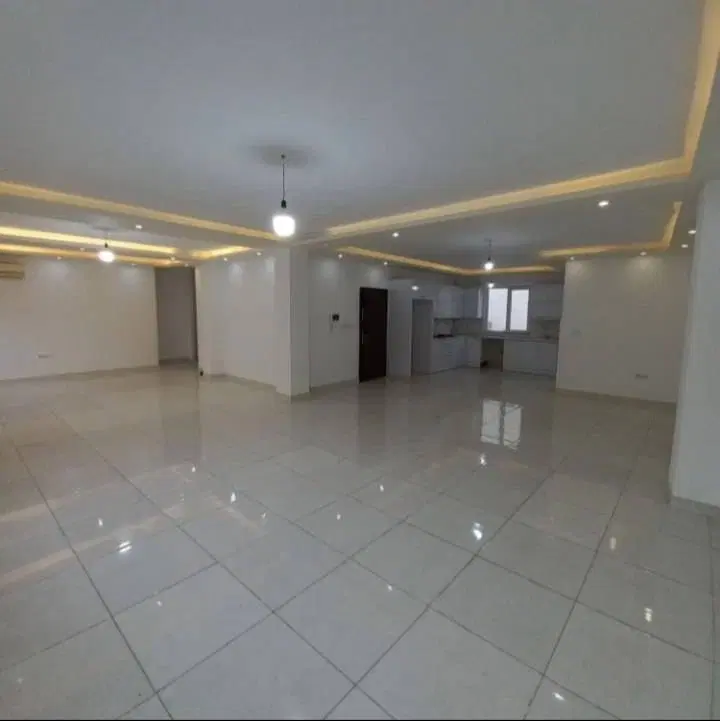فروش تکواحدی طبقه سوم ۱۷۵متری استقامت