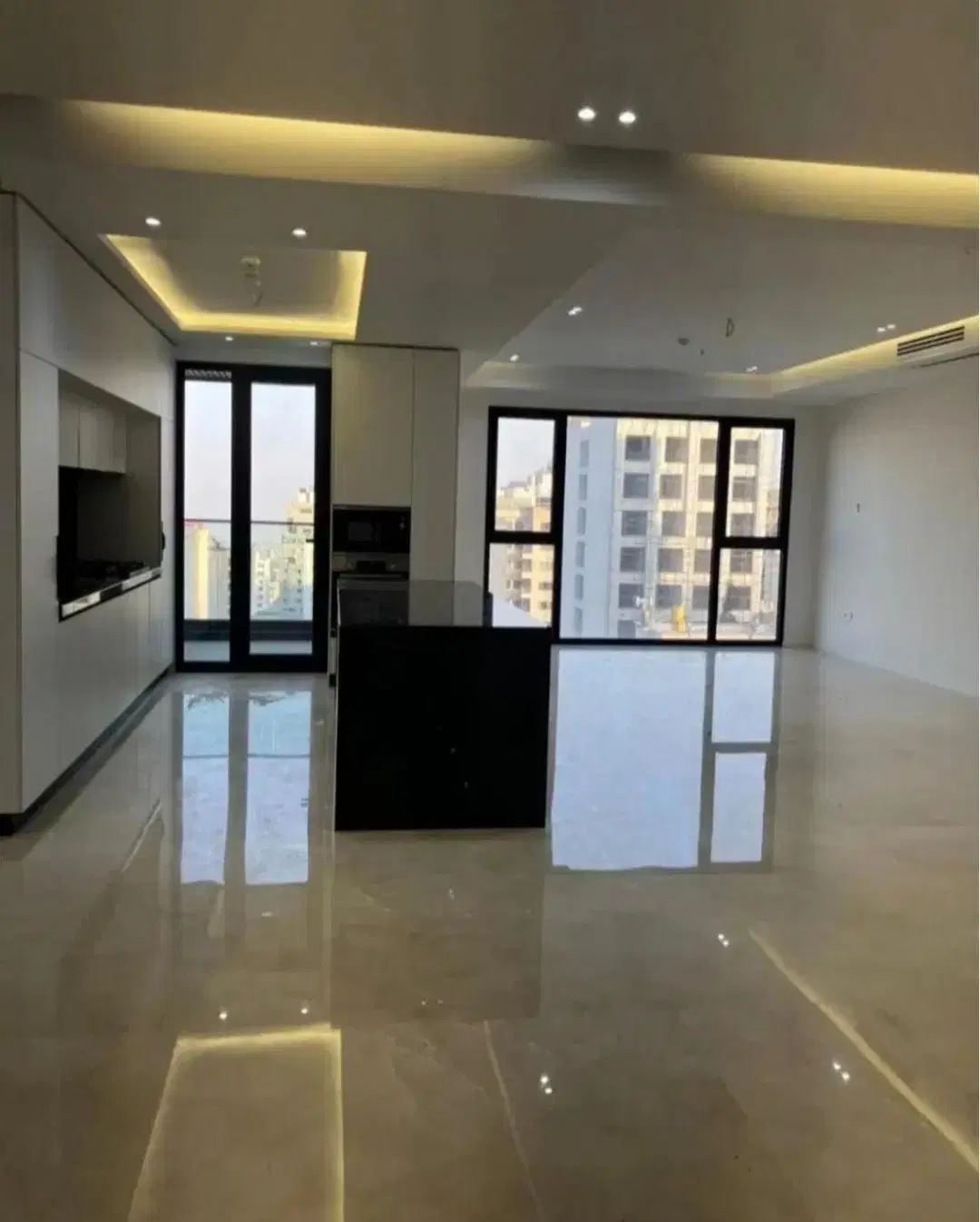 ۱۱۲ متر _ دو سمت نورگیر مستقیم_ رو به آفتاب