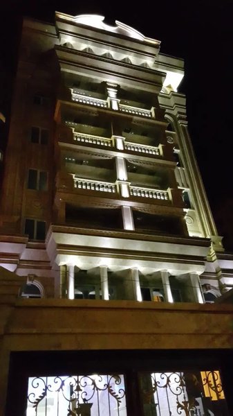 رهن و اجاره آپارتمان 135 متری گلستان