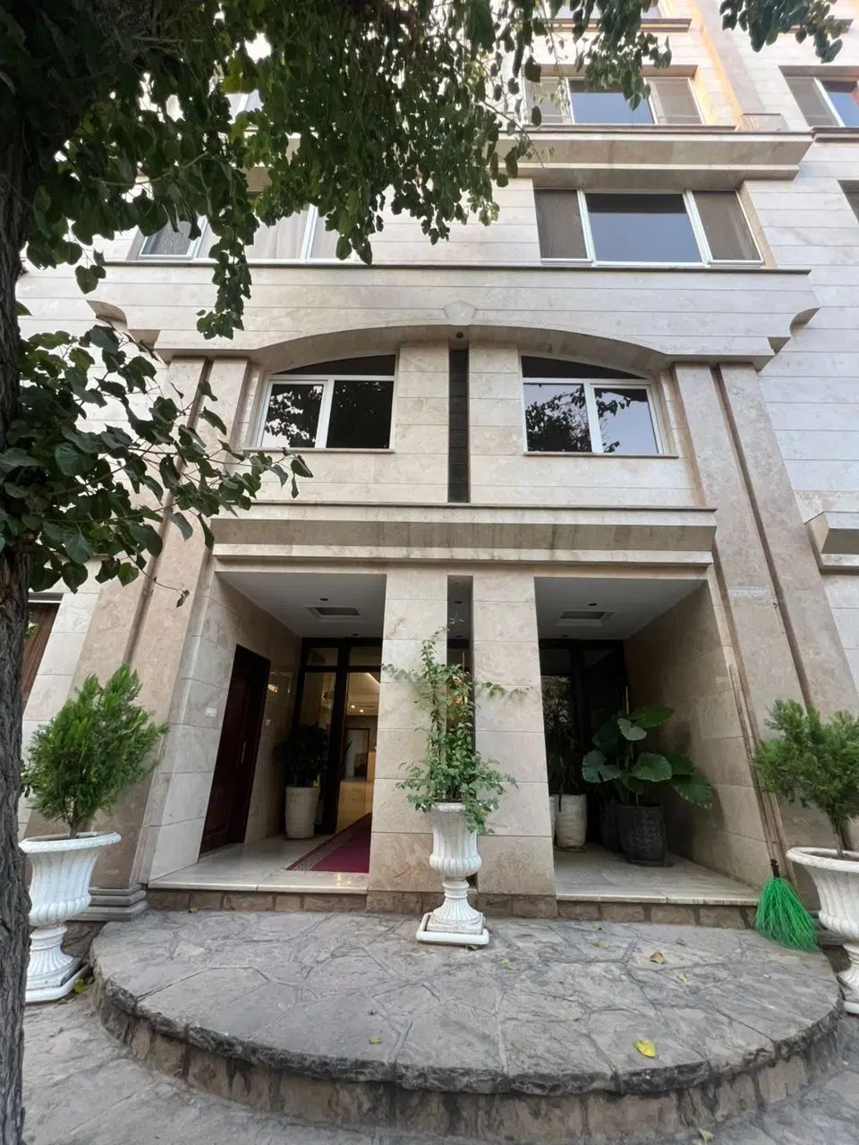 فرمانیه_کامرانیه 180 متر فول امکانات