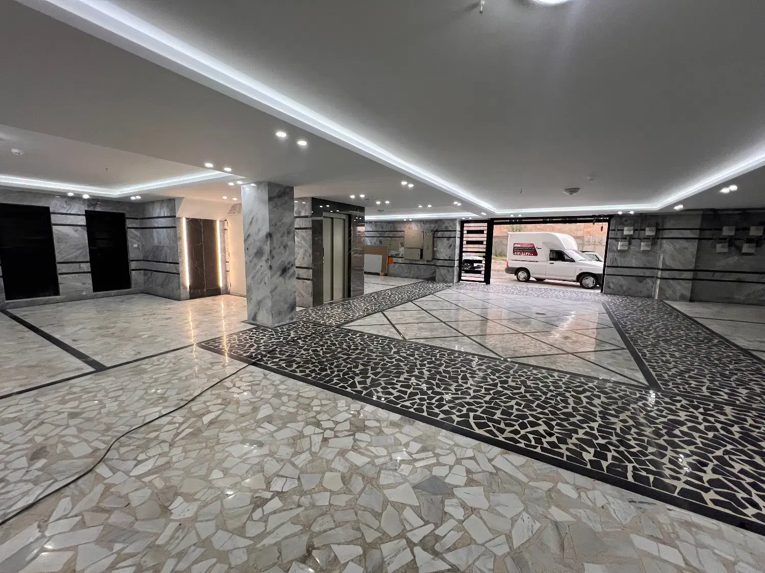 ۱۰۲ متر سه خواب دو نبش سند آماده