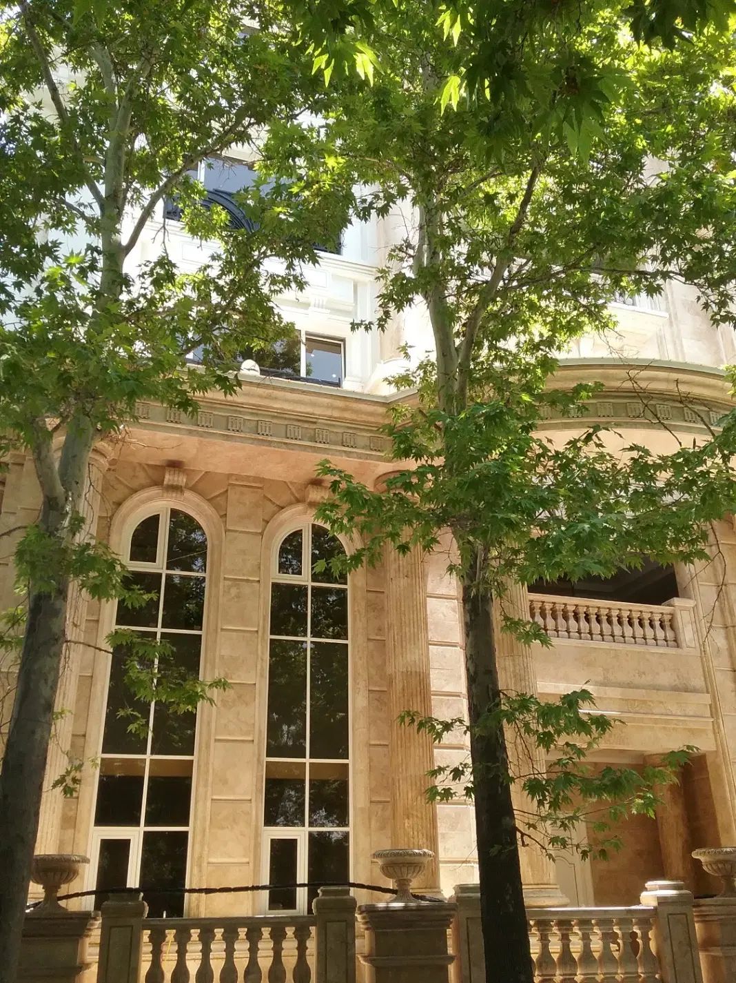 آپارتمان تکواحدی غرق نور و زیبای فرمانیه