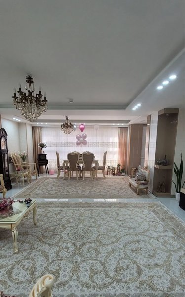 آپارتمان  ۱۲۲ متری گلزار ۳خواب جنوبی بدون مزاحم