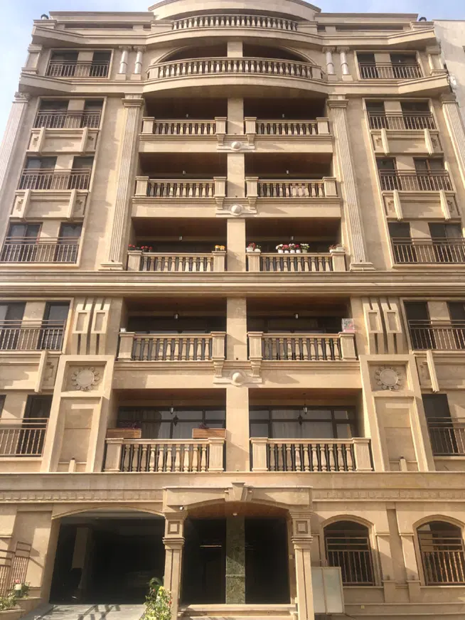 ۷۰ متر ( تاپ لوکیشن) خوش نقشه _ فردوس غرب
