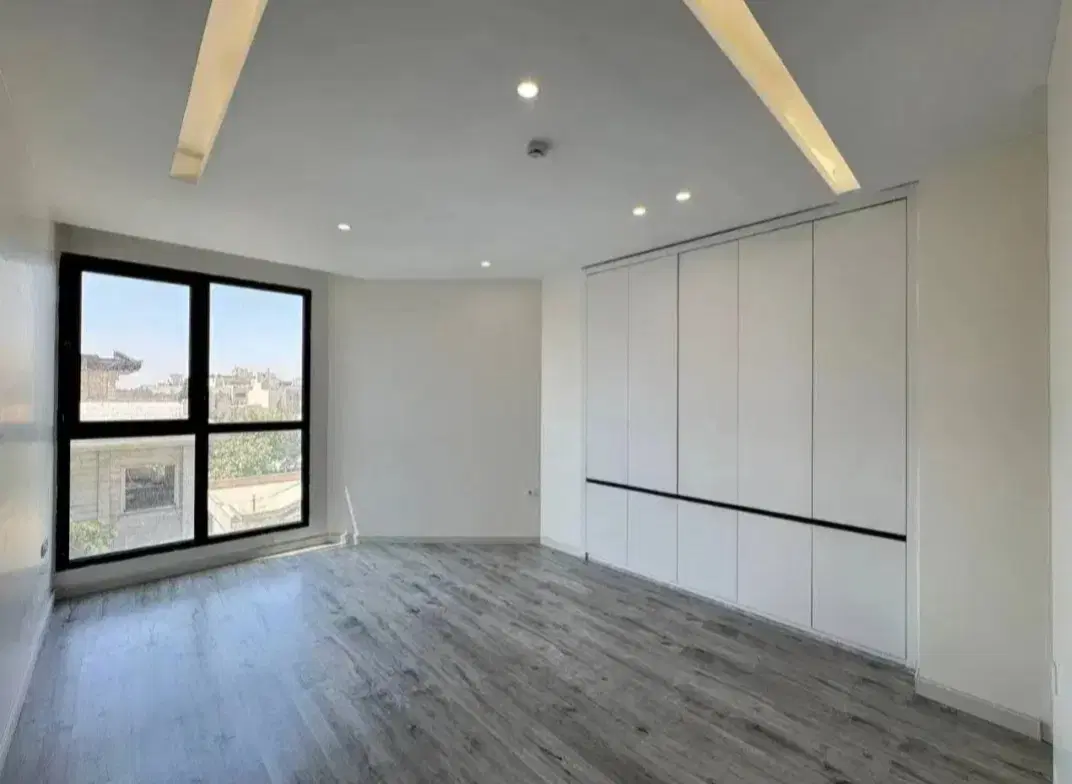 قیطریه ۲۳۰متر ۲جهت نور ۳پارکینگ سندی