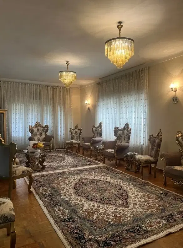 ۲۳۰ متر ۴ خواب ط اول سنایی
