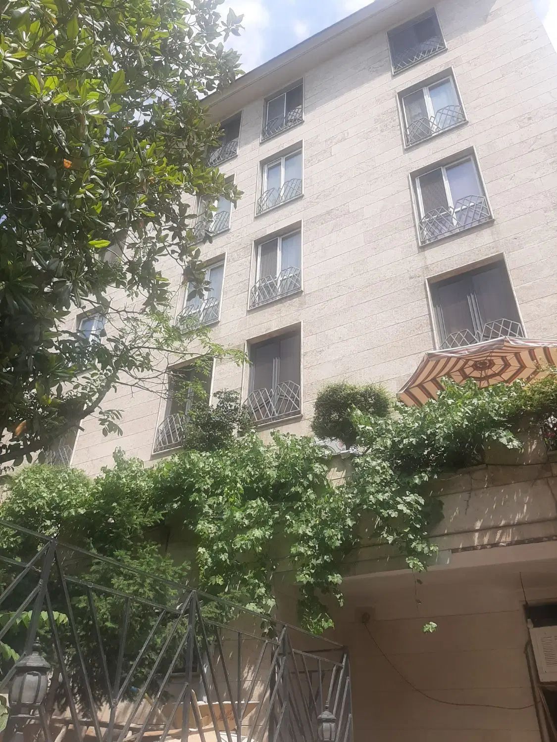 فروش آپارتمان ۱۱۲ متری در کامرانیه جنوبی