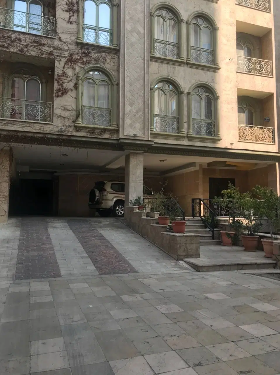 آپارتمان ازگل شمالی ۶۲ متری ورودی از لابی ۱ خواب