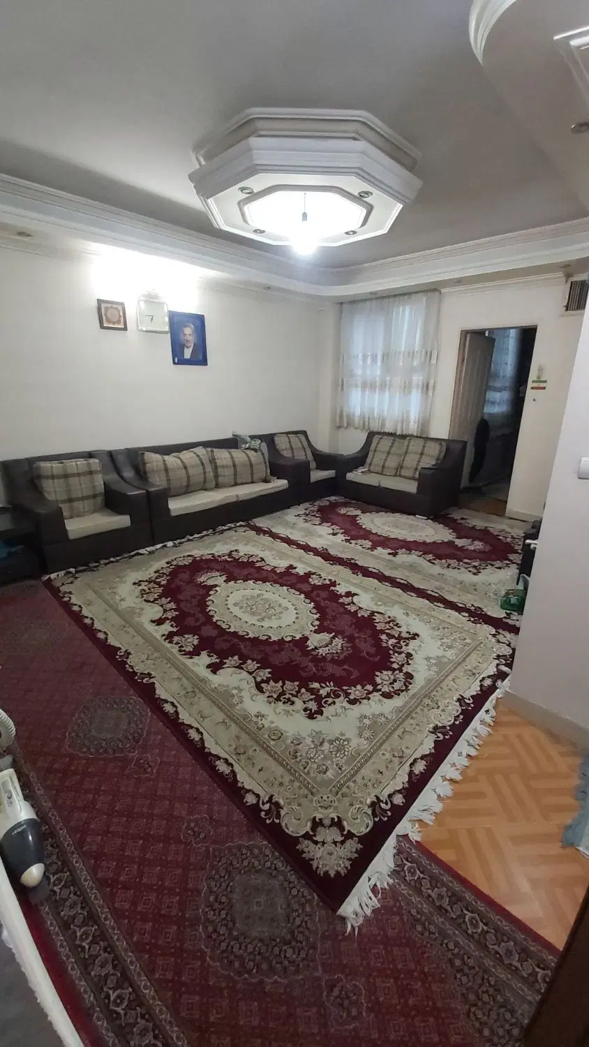 ۶۰متر _ سالن پرده خور _ غرق نور_ بلورسازی