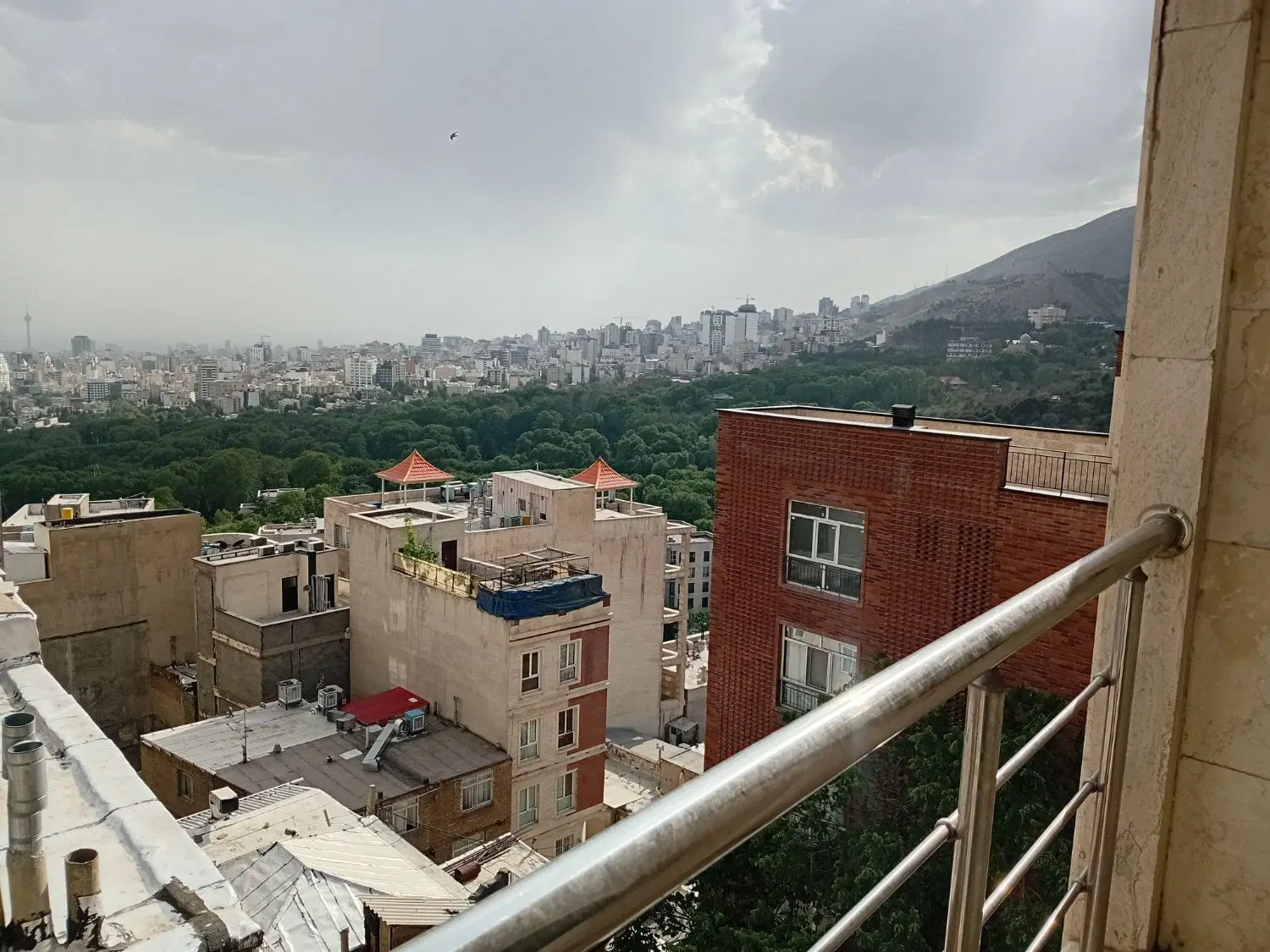 ۱۲۰ متر ویو چشم انداز زیبای کاخ