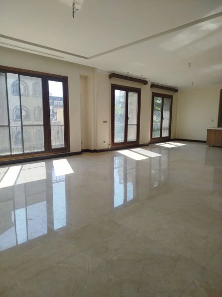 سعادت آباد ۲۴۰متر ۳خواب نور و نقشه بی همتا