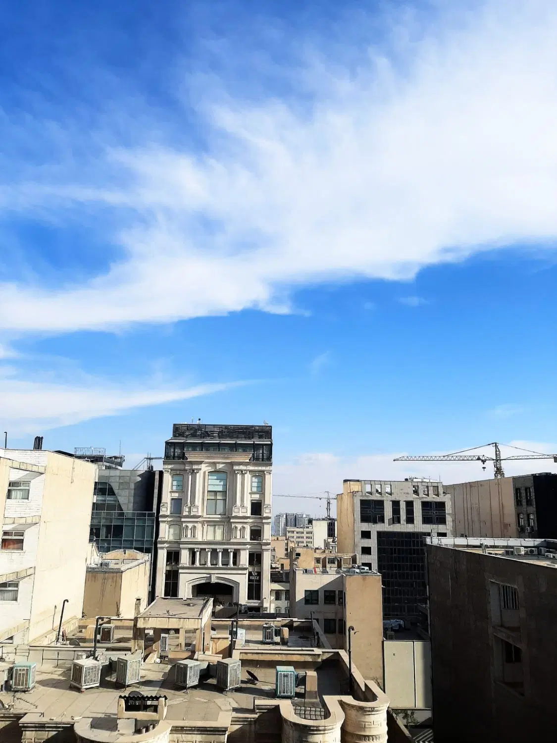 سعادت آباد شمال میدان کاج ۱۲۵ متر