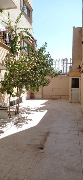 آپارتمان تک واحدی _ حیاط اختصاصی _ باهنر