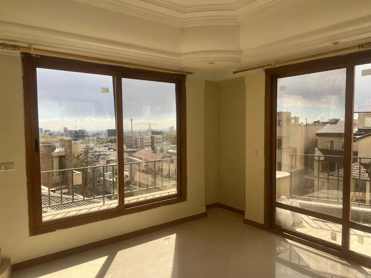 ۱۹۰ متر شمال جردن _ ۲ پارکینگ _۳خواب