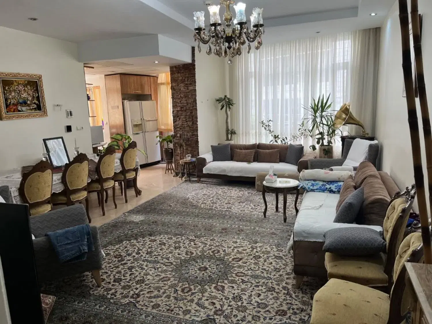 نیاوران ۸۳متر ۲ خواب با امکانات ۸ساله