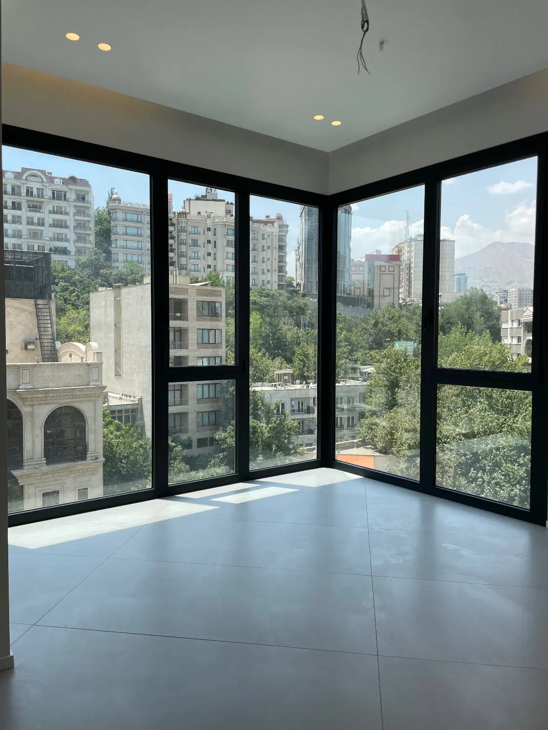 نیاوران ۱۱۶ متر _ مدرن_ نوساز_ تراس
