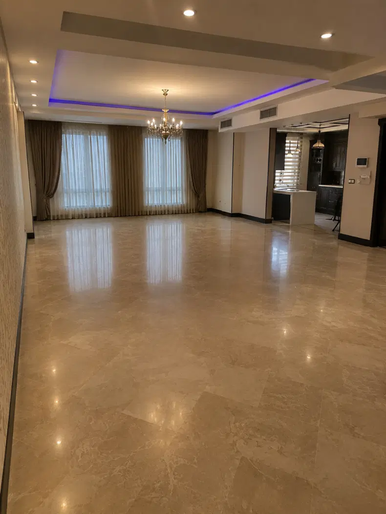 ۲۱۰ متر تکواحدی _ ۲پارکینگ _ لوکیشن استثنایی